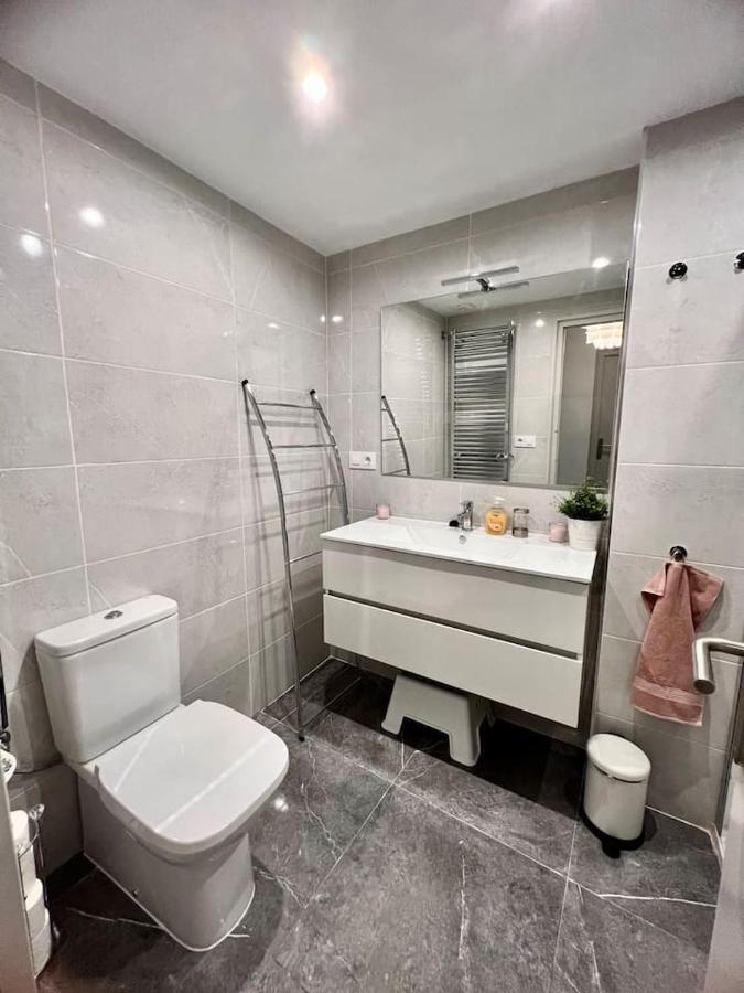 Amplio Apartamento Tranquilo Cerca De La Playa 罗萨斯 外观 照片