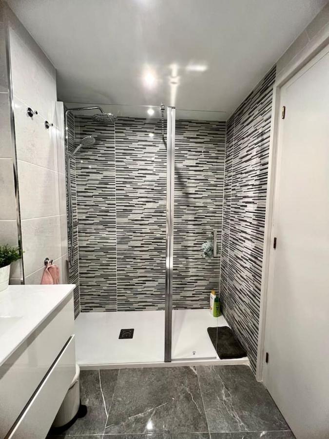 Amplio Apartamento Tranquilo Cerca De La Playa 罗萨斯 外观 照片