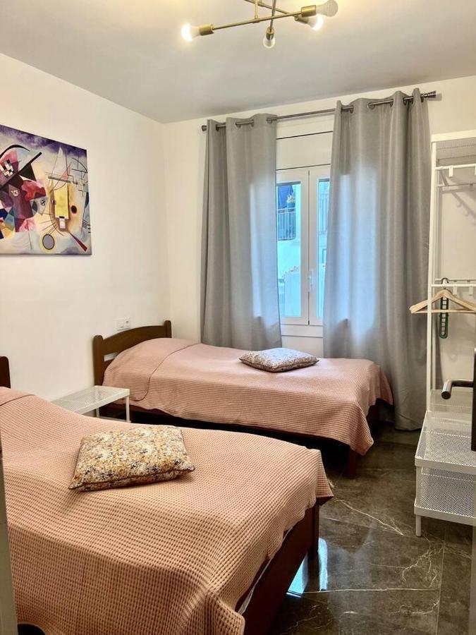 Amplio Apartamento Tranquilo Cerca De La Playa 罗萨斯 外观 照片