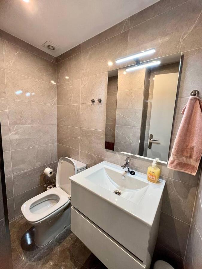 Amplio Apartamento Tranquilo Cerca De La Playa 罗萨斯 外观 照片